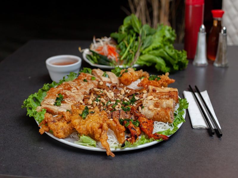 Viet's Restaurant food